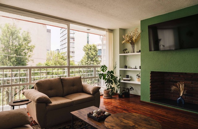 Bright 3BR, Balcony & Kings – Casa Avocado