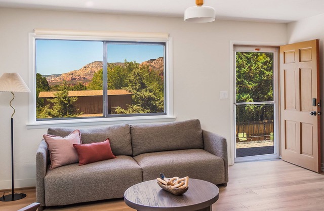 Bright & Airy 2-Bedroom House with Spectacular Views in West Sedona