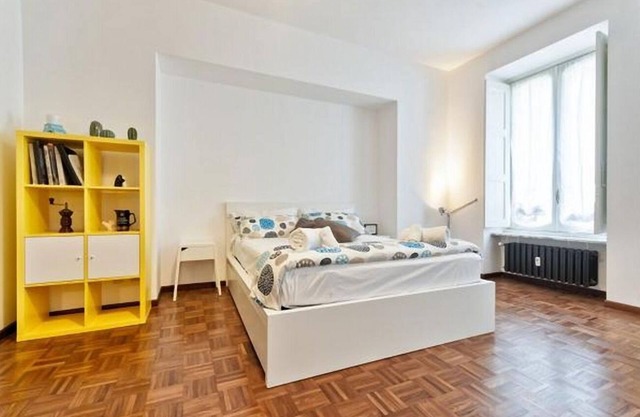Bright and airy studio apartment located in a strategic position, just few steps from Porta Nuova, in an elegant building with concierge. Ideal for short stays or pleasure: the area is full of restaurants, bars, shops and aperitifs, and is well served by