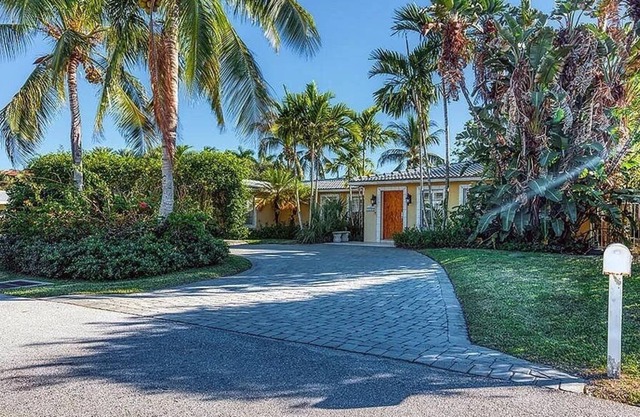 Bright and Airy Palm Beach Gardens Gem