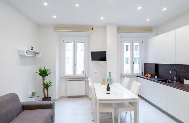 Bright and welcoming two bedrooms apartment a stone's throw from the Colosseum