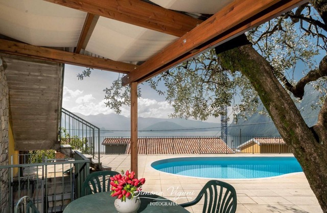 Bright apartment with lake view and pool