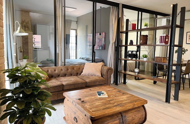 Bright boutique apartment 5 min from the subway