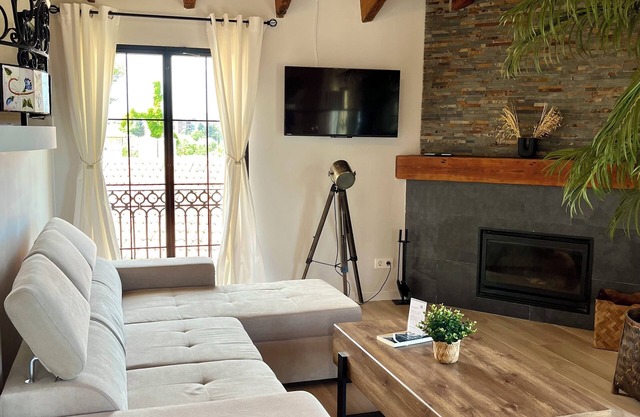 Bright boutique loft 5 min from the subway