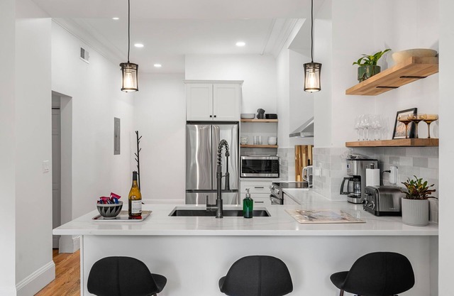 Bright Brownstone w Terrace+View