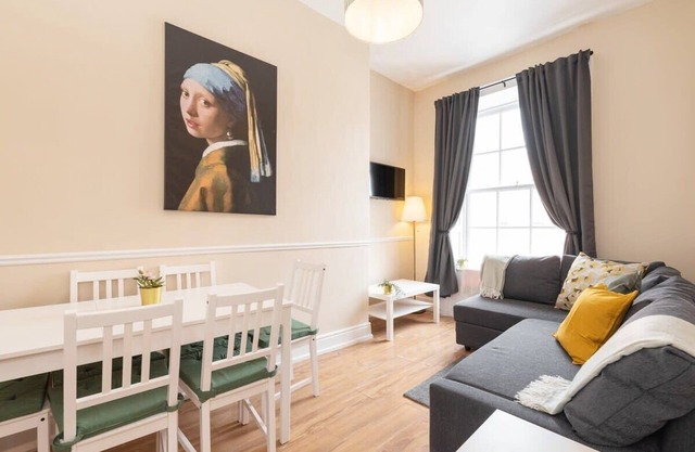 Bright Citycentre 2Bed apt in Georgian Building