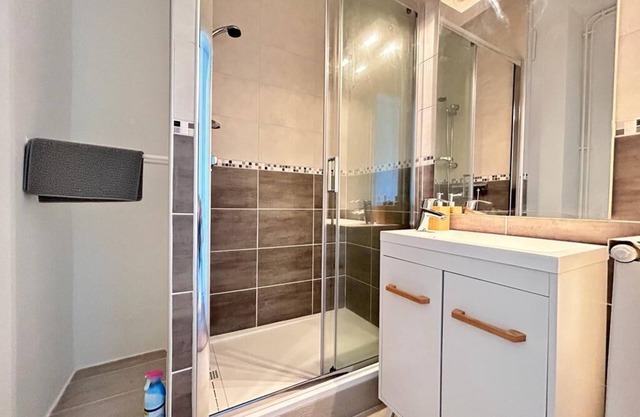 Bright, comfortable studio close to hospitals