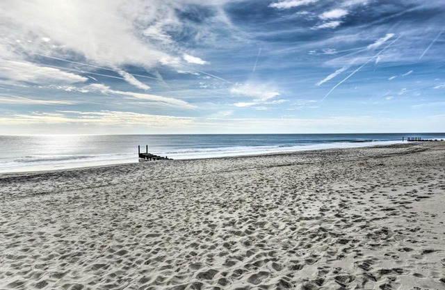 Bright Condo Half-Block to Cape May Beach!