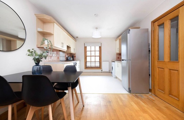 Bright&Cosy Flat near Scottish Gallery