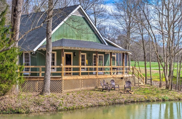 Bright ‘Green Gables’ Cabin: Hike, Swim & BBQ