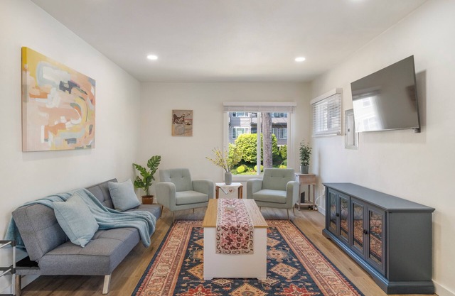 Bright Home in Queen Anne near Space Needle!