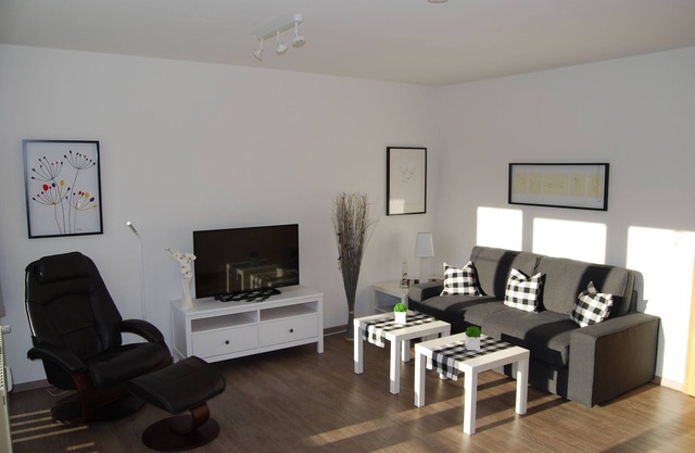 Bright, light-flooded 2-room apartment with large balcony, parking space