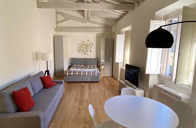 BRIGHT LOFT IN THE HEART OF FLORENCE A FEW STEPS FROM UFFIZZI