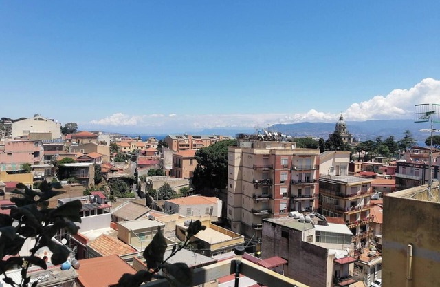 Bright, panoramic apartment 10 minutes from the sea - Messina