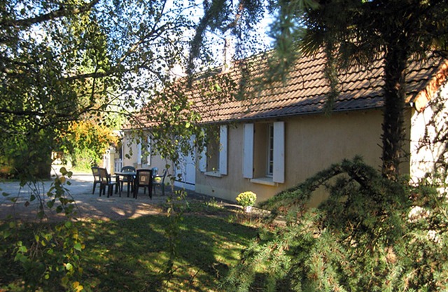Bright, quiet house near Domme with Wifi and pets allowed