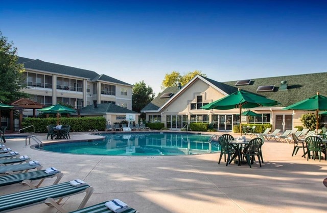 Bright Retreat Close to Branson Strip – Kitchen, Balcony & Laundry | 4 Units