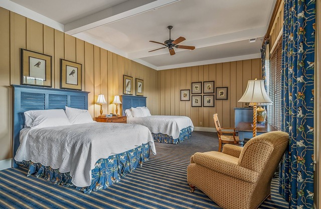 Bright's Creek Lodge, Double Queen w/Balcony -Near Tryon, TIEC & Hendersonville