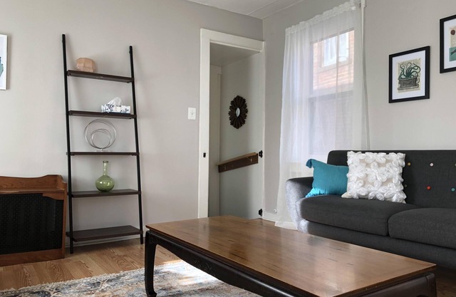 Bright & Spacious 2Bed Downtown Troy Garden Apt.