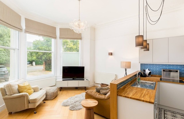 Bright & Spacious 2Bed in North Leamington Spa | Pass The Keys