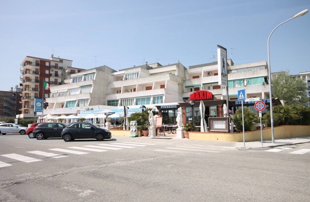 Bright Studio flat, just 50 meters from the beach with air conditioning and next to main shops