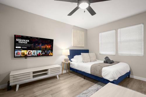 Bright Studio Near Domain, Roku TV - Free Parking