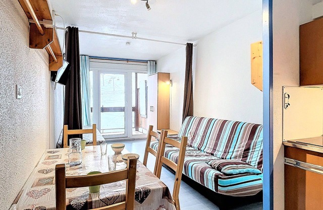 Bright Studio · Ski-in/Ski-out · South-Facing Balcony
