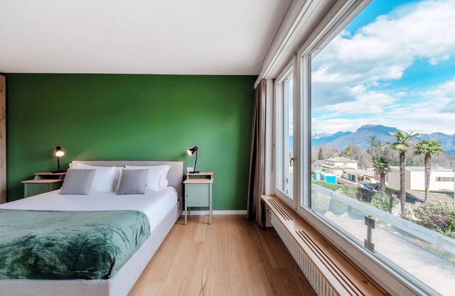 Bright two-room apartment surrounded by greenery (Luminosa Apartment)