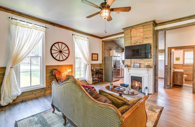 Bright Whites Creek Home: 12 Mi to Dtwn Nashville!