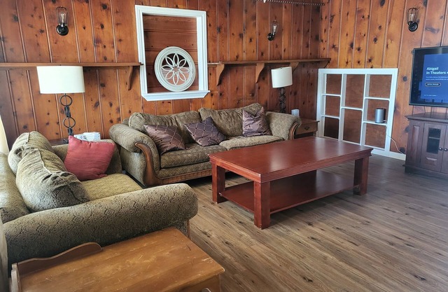 Bring your Golf Clubs. House located near 4th hole of Public golf course