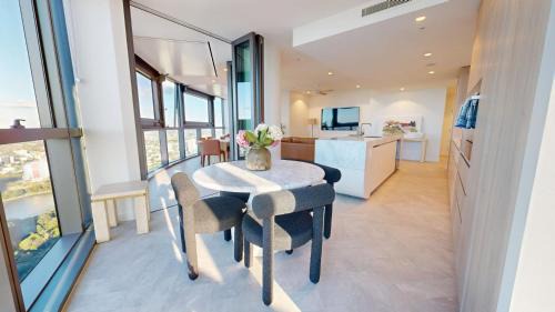 Brisbane City 3-Bedroom Luxurious Family Apartment Queens Wharf QWR50