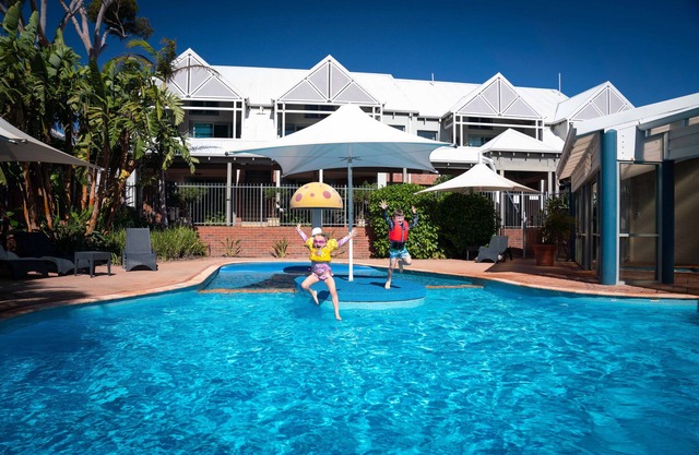 Broadwater Resort Como