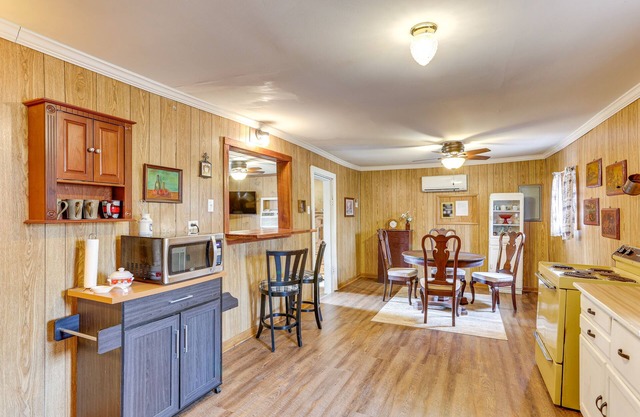 ‘Brodies Landing Cottage’ ~ Half Mi to Lick Creek!