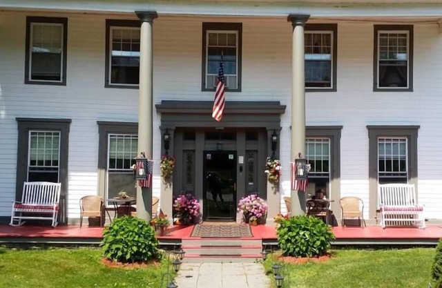 Brookside Inn At Laurens