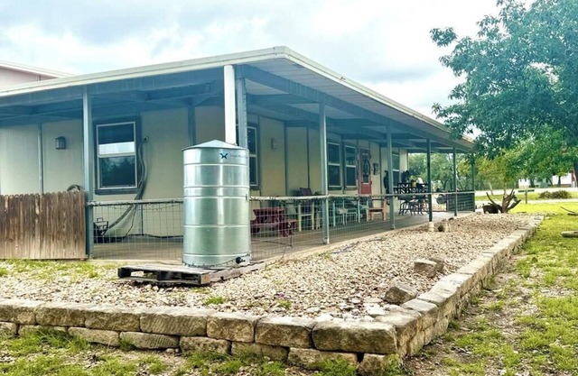 Buckskin Lodge 2-bedroom full-sized ranch house near Kerrville & Fredericksburg