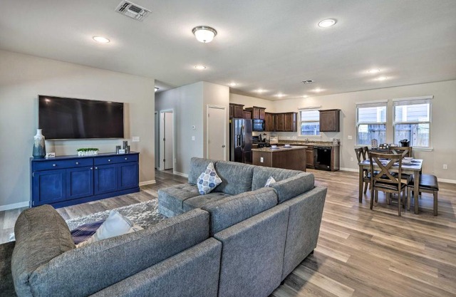 Buda Home with Smart TV about 19 Mi to Downtown Austin