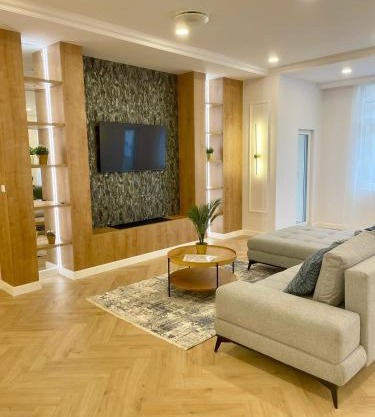 Buda Suite I HillCharm