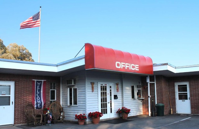Budget Host Crestview Inn