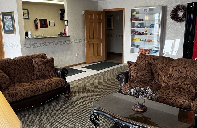 Budget Host Inn & Suites