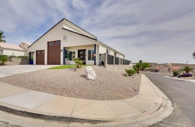 Bullhead City 2 Mi to the River!nn