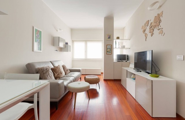 Bullona Balcony Apt - M5 Jerusalem & Domodossola