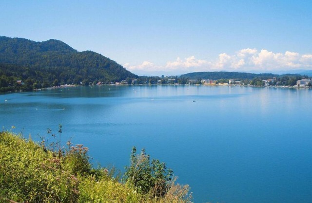Bungalow on Lake Klopein with a terrace