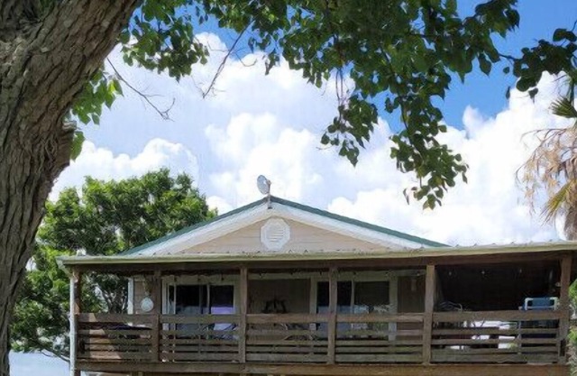 Bungalow 5 minutes from beach and fishing!