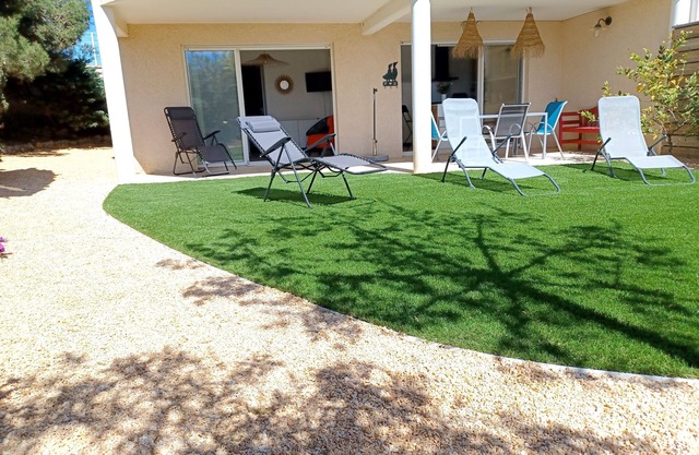 Bungalow 6 pers. Garden Air conditioning Sea view Swimming pool in residence