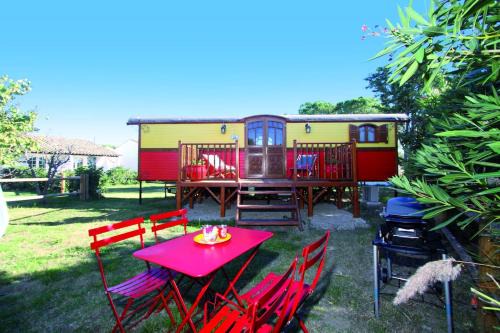 Bungalow confortable à Saintes-Maries-de-la-Mer avec piscine