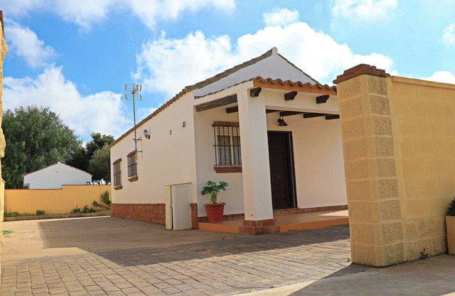 Bungalow on a complex with shared pool