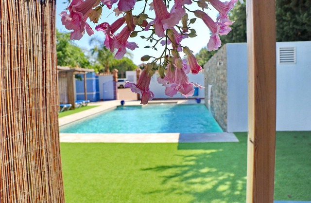 Bungalow with two pools and free Wi-Fi