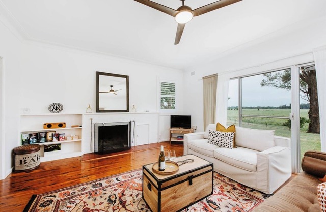 Burrundulla Farmhouse Tranquil Country Allure