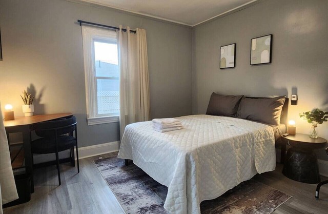 Bus | Train 2 NYC | Spacious 4BR (SH)