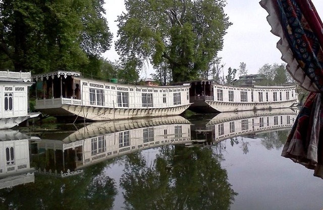 Butts Clermount Houseboat