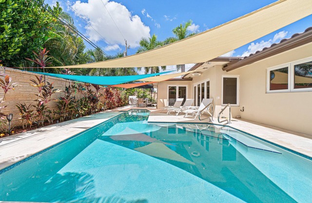 BY THE SEA VACATION VILLAS 4 BED PRIVATE POOL/STEPS TO BEACH gated community